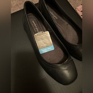 NWT COMFORT PLUS FLATS SIZE 8